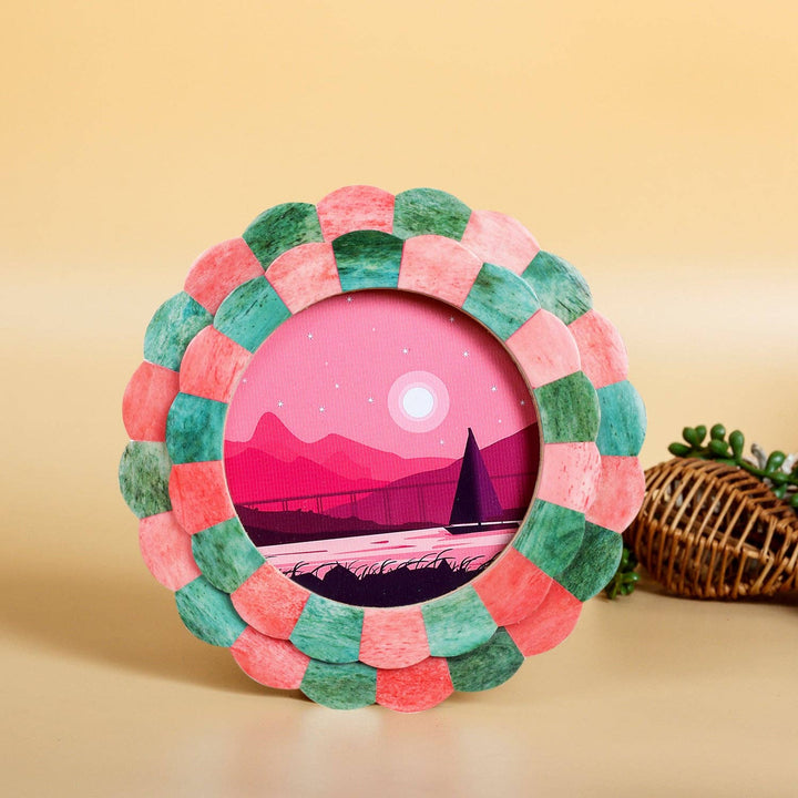 Green & Red Scalloped Picture Frame