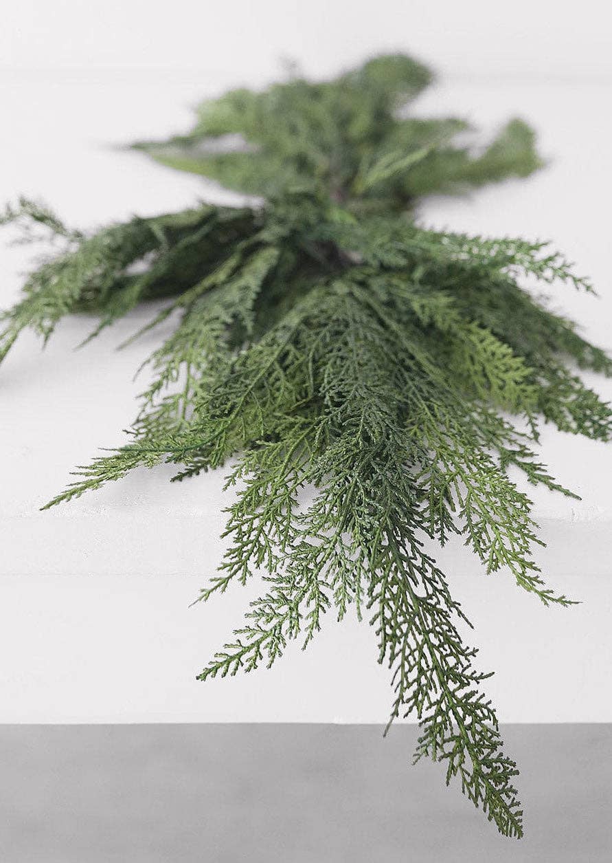 Cedar Mantle Garland