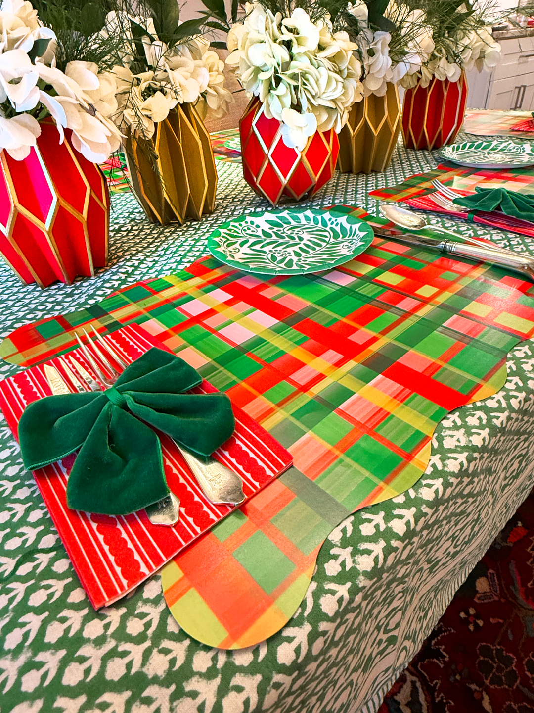 Holiday Plaid Scalloped Rectangle Paper Placemat | Set of 24