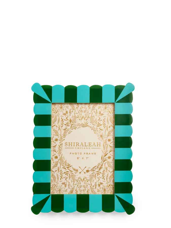 Viva Green Scalloped Picture Frame