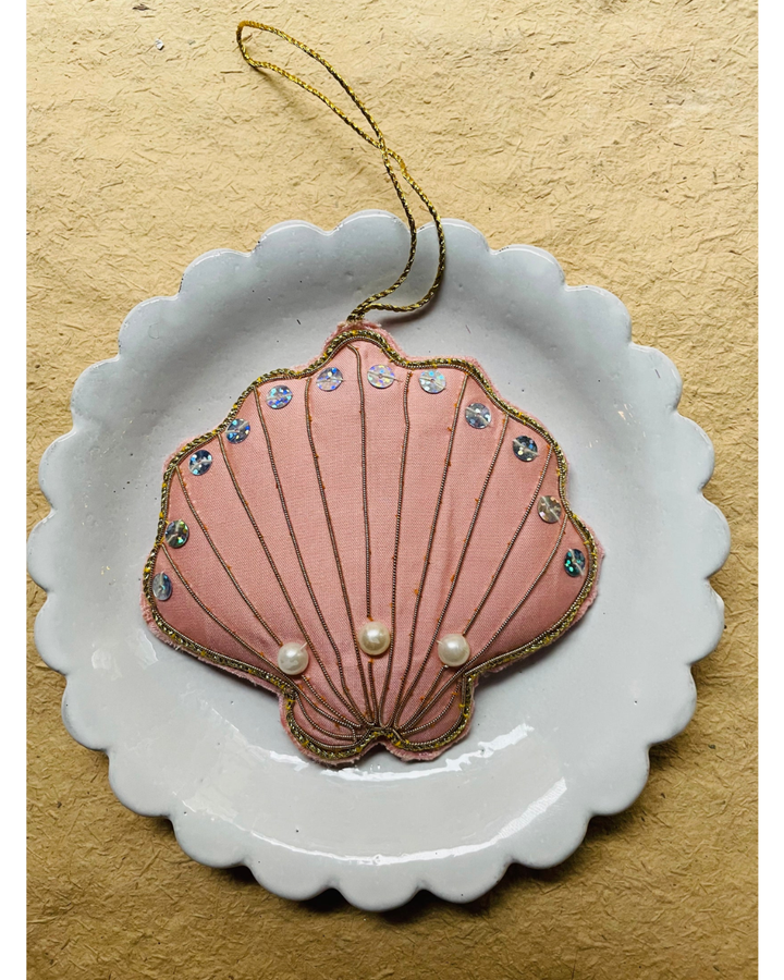 Tinsel Scallop Shell Ornament
