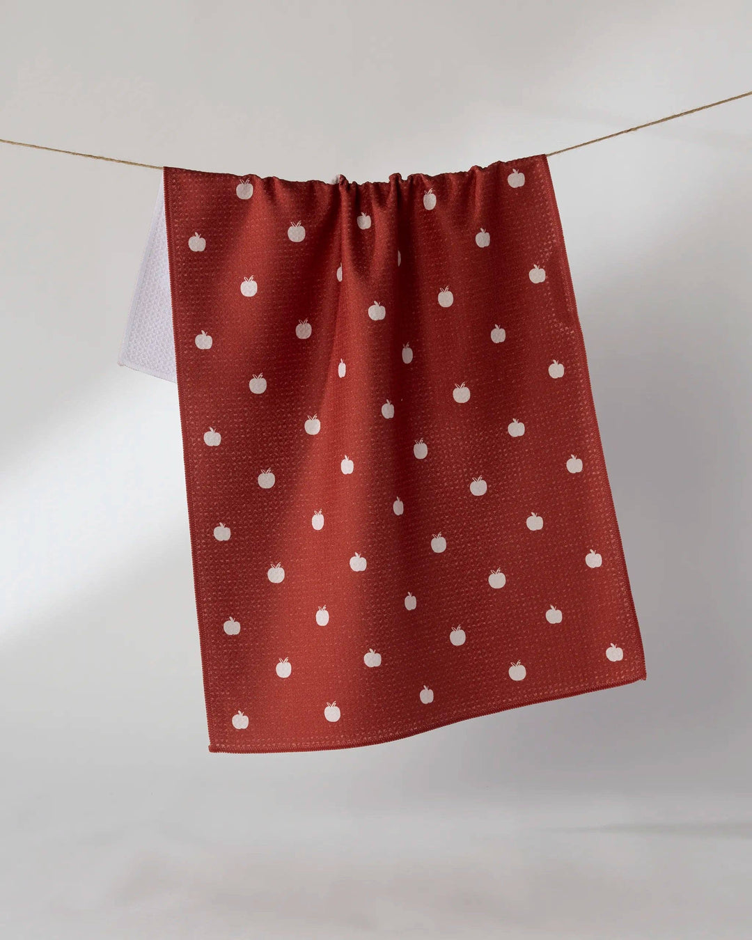 Dotty Apple Tea Towel: Off White