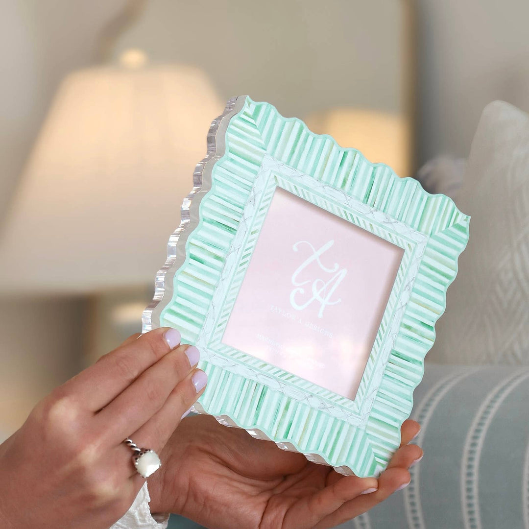 Green & White Magnetic Frame
