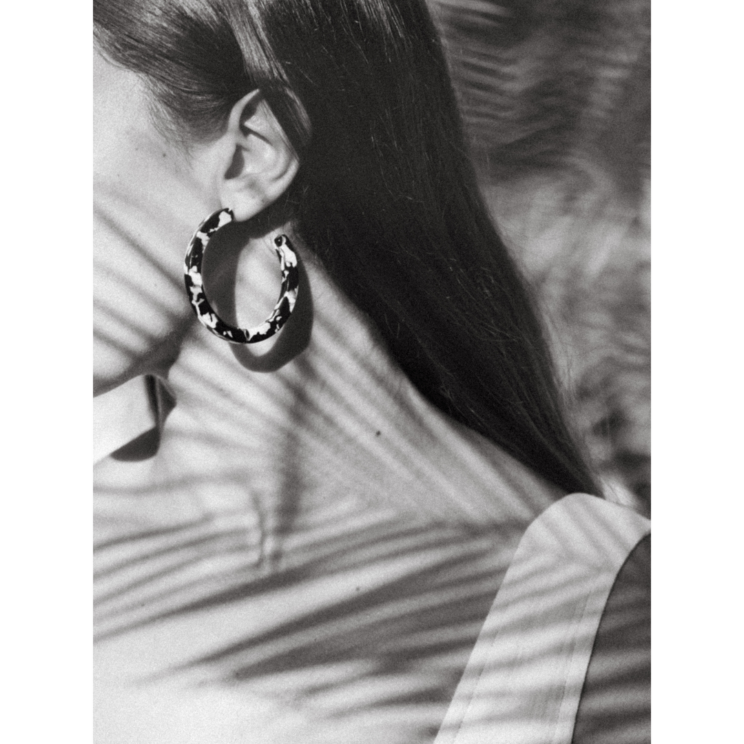 Milo Hoops in Black + White