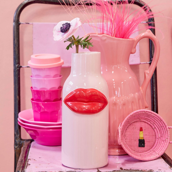 lips vase